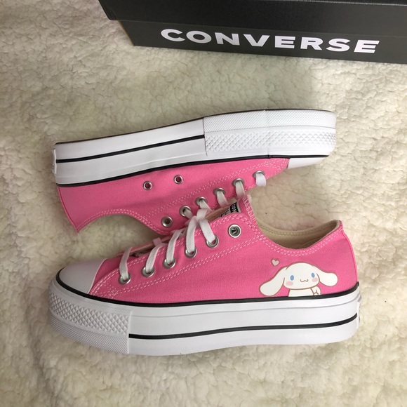 NEW Hello Kitty Cinnamoroll Sanrio Converse - Picture 1 of 5